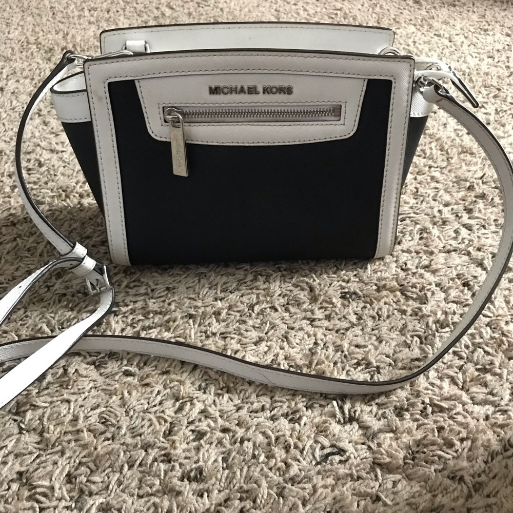 Michael Kors Medium Selma Messenger Bag Crossbody